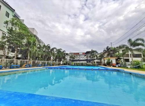 อพาร์ตเมนต์ 1 ห้องนอน 1 ห้องน้ำส่วนตัว ขนาด 30 ตร.ม. – ซานตาโรซา (LUNA STAYCATION Cozy Condo near Enchanted Kingdom) in ลากูน่า
