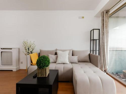 Luxurious London Apartment with City Views - image 8