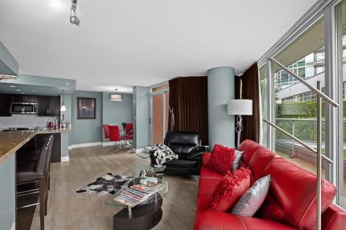Gorgeous City Oasis In The Heart Of Downtown - A Rare Find! in Vancouver, Canada