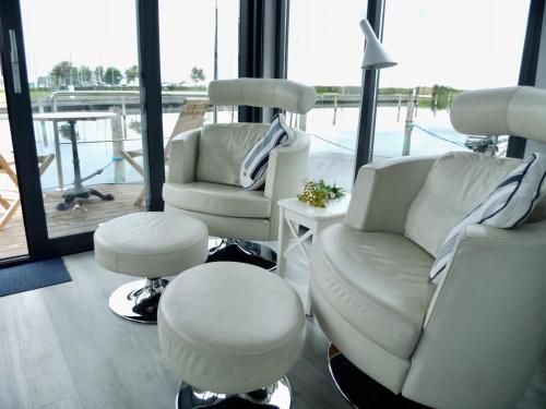 Facilities, Floating freedom by the Dodekalitten in Kragenaes