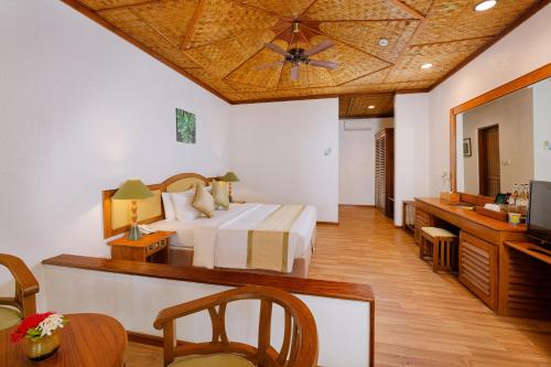 Standard Beachfront Room image 6