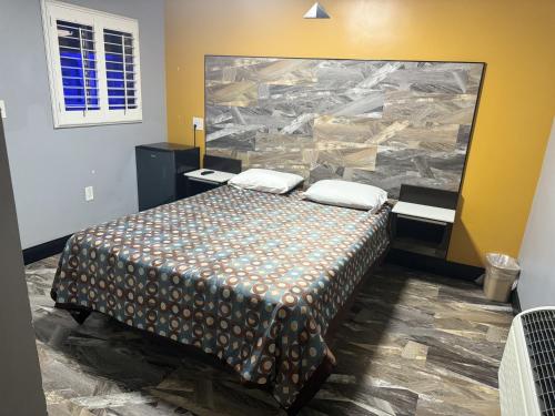 Bob's Motel – Commerce, CA