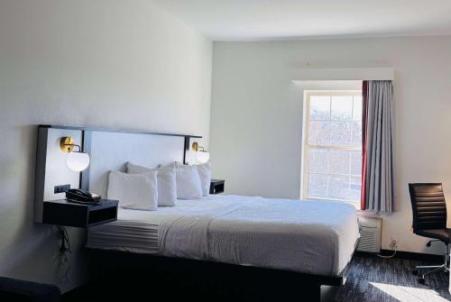 Ramada by Wyndham Sparta/At Speedway Room Type - King Room - Non-Smoking