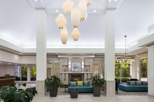 Hilton Garden Inn Winston-Salem/Hanes Mall - image 9