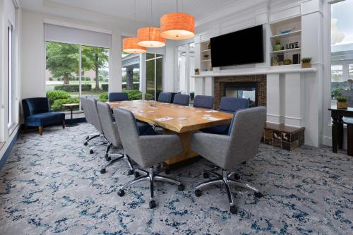 Hilton Garden Inn Winston-Salem/Hanes Mall - image 11