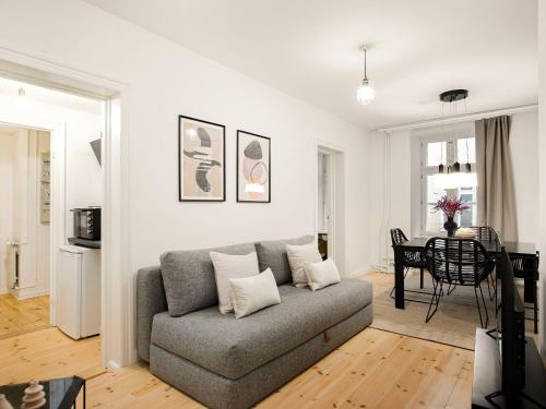 Tivoli 1- Lovely 2-Bdr Apt near Tivoli - image 8