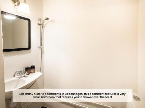 Tivoli 1- Lovely 2-Bdr Apt near Tivoli - image 14