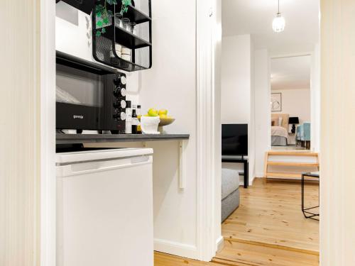 Tivoli 1- Lovely 2-Bdr Apt near Tivoli - image 3
