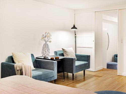 Tivoli 1- Lovely 2-Bdr Apt near Tivoli - image 2