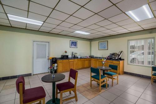 Monsoon Inn – Beaumont, TX