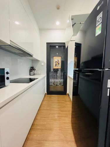One-Bedroom Apartment image 4