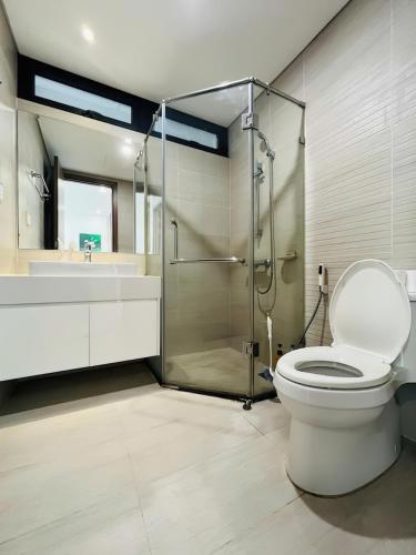 One-Bedroom Apartment image 1
