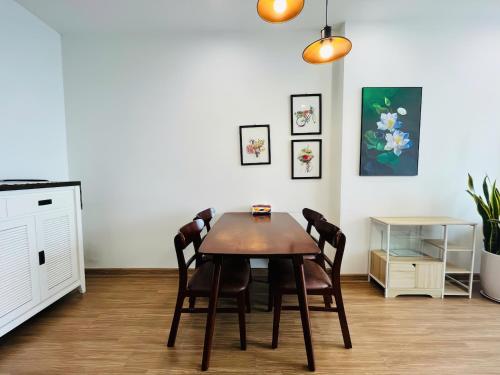 One-Bedroom Apartment image 5
