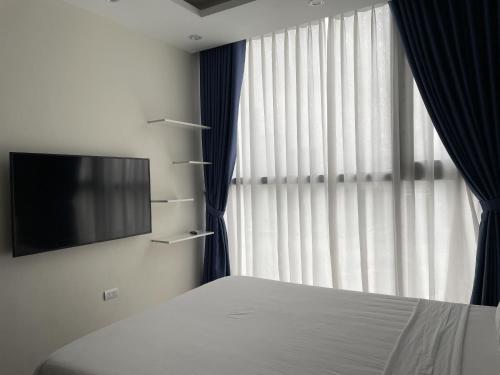 Three-Bedroom Apartment image 7