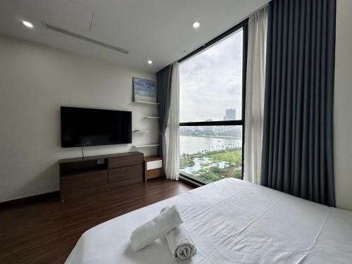 Three-Bedroom Apartment image 9
