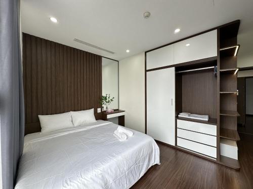 Three-Bedroom Apartment image 5