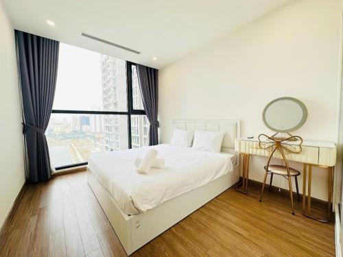 Four-Bedroom Apartment room in Vinhomes Skylake by Emily in Town