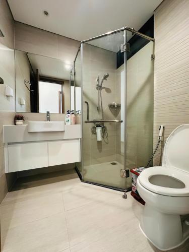 Four-Bedroom Apartment image 3