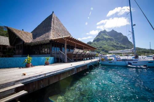 Swimming pool, Oa Oa Lodge in Bora Bora Island
