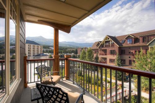 ระเบียง/ชานเรือน, Water House on Main Street in วอริเออร์ มาร์ค