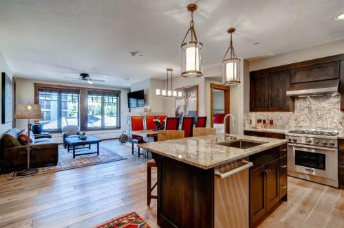 ห้องครัว, Water House on Main Street in วอริเออร์ มาร์ค