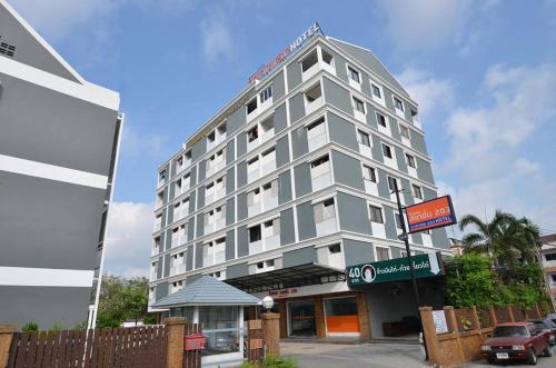 Station 203 Hotel – Bangkok, NY