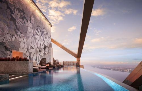 Swimming pool, Shangri-La Phnom Penh near Mekong Island - Koh Dach