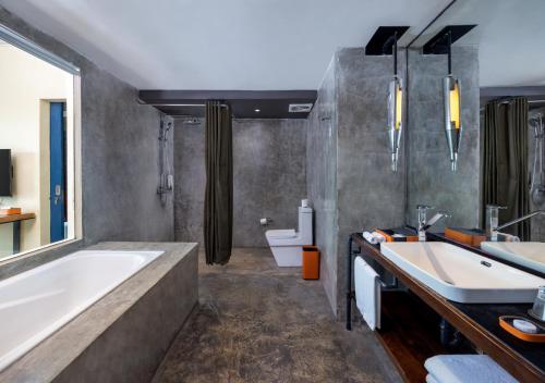 Dash Deluxe Two-Bedroom with Free 2 Bottles Beer image 5