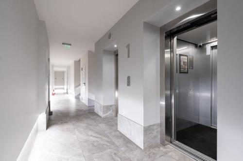 Cloud9 Noir - Modern Design