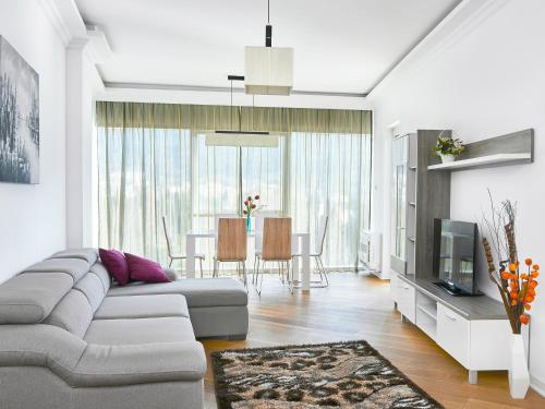 Lux Apartments Sunrior - image 14