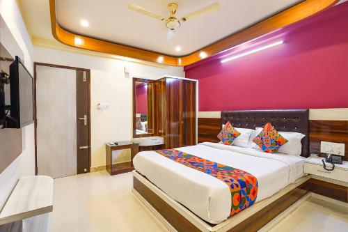 room detail thumbnail 0