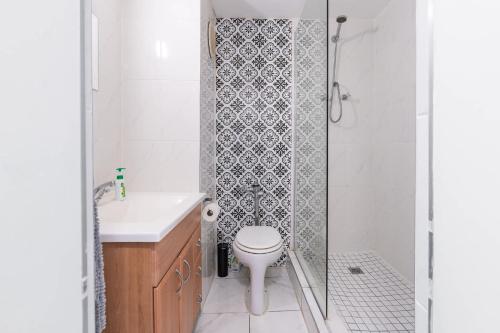 Sea Point Secure Modern 1 Bedroom Apartment - image 4