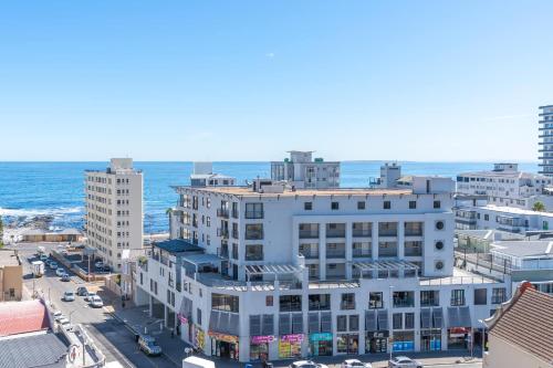 Sea Point Secure Modern 1 Bedroom Apartment - image 14