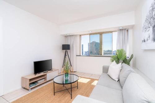 Sea Point Secure Modern 1 Bedroom Apartment - image 5