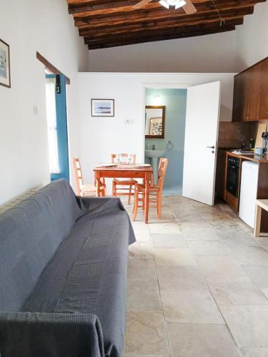 virtuve, Cozy Courtyard Apartment in Skarinou