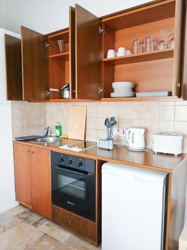 virtuve, Cozy Courtyard Apartment in Skarinou