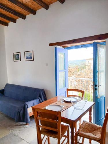 Iekārtas, Cozy Courtyard Apartment in Skarinou