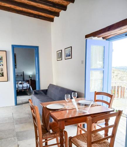 Iekārtas, Cozy Courtyard Apartment in Skarinou