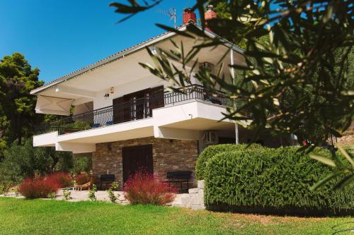 Ipsipili Villa with sea views and private garden