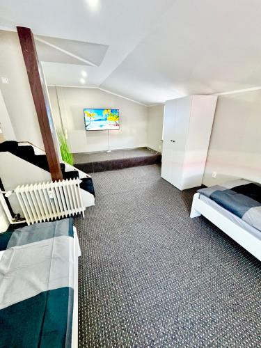 Verl - Wohnung 200qm- 2 Duschen - 2 WCs