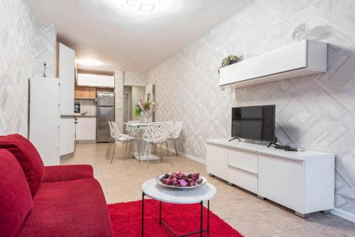 Red Velvet Apartment