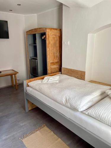 1 twin bed