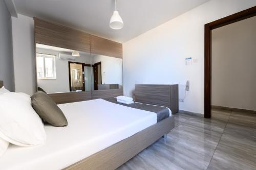 F9 Room 1, Private Double room with private bathroom in shared Flat, Msida (foto 2)