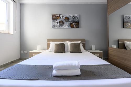 F9 Room 1, Private Double room with private bathroom in shared Flat, Msida (foto 6)