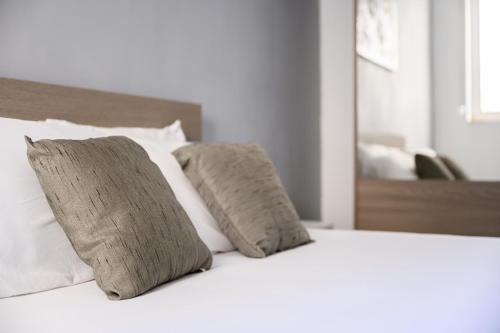 F9 Room 1, Private Double room with private bathroom in shared Flat, Msida (foto 7)