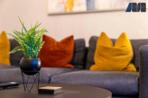 Cosy 2-Bed House I Easy Edinburgh Access I Sleeps 4 in Whitburn