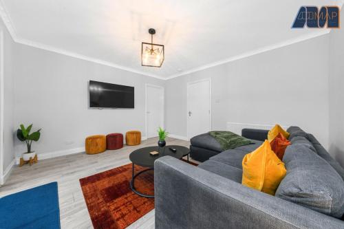 Cosy 2-Bed House I Easy Edinburgh Access I Sleeps 4 in Whitburn