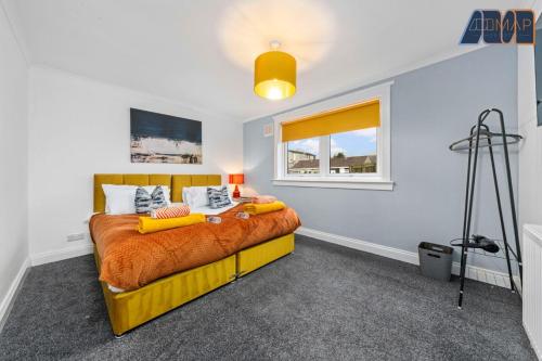Cosy 2-Bed House I Easy Edinburgh Access I Sleeps 4 in Whitburn