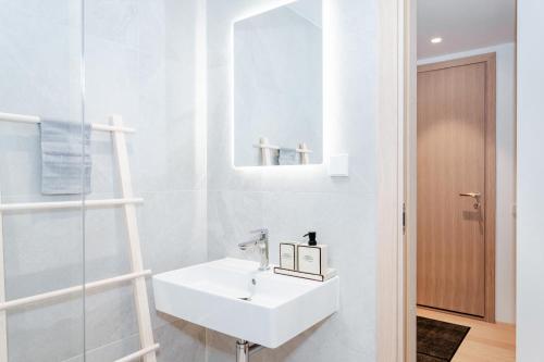 One-Bedroom Apartment with Balcony image 5