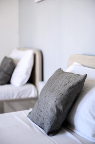 F9 Room 2, Private Room two single beds shared bathroom in shared Flat, Msida (Foto 10)